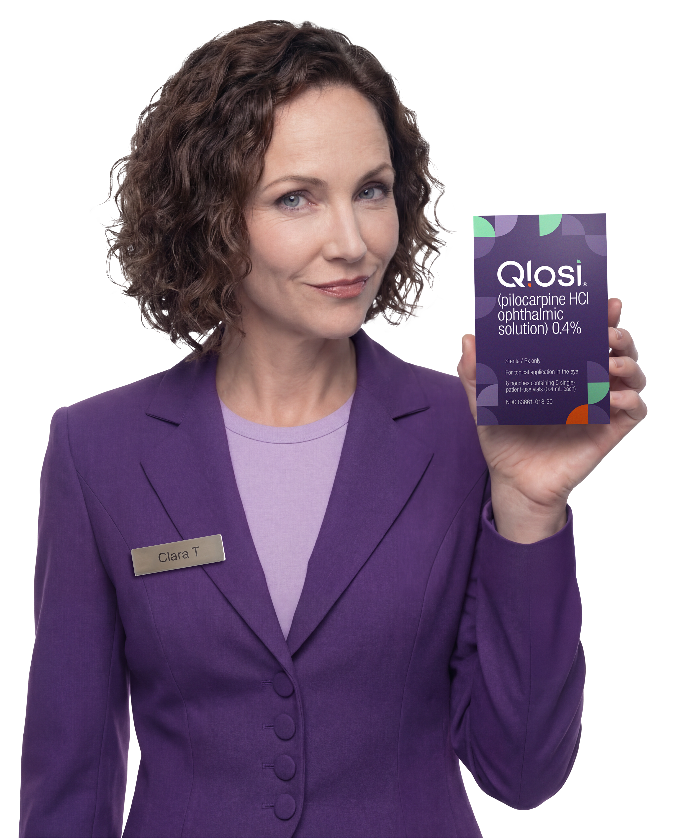 Clara T. holding Qlosi box